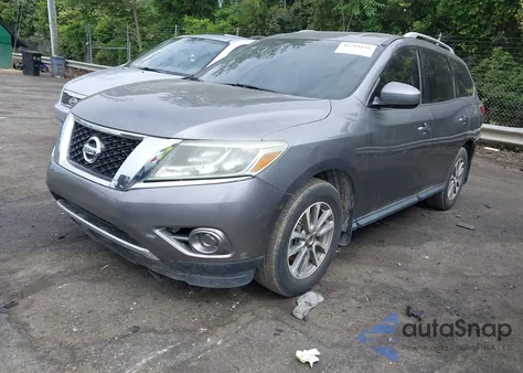 2015 Nissan Pathfinder S z USA, uszkodzony, nr VIN 5N1AR2MM1FC667343